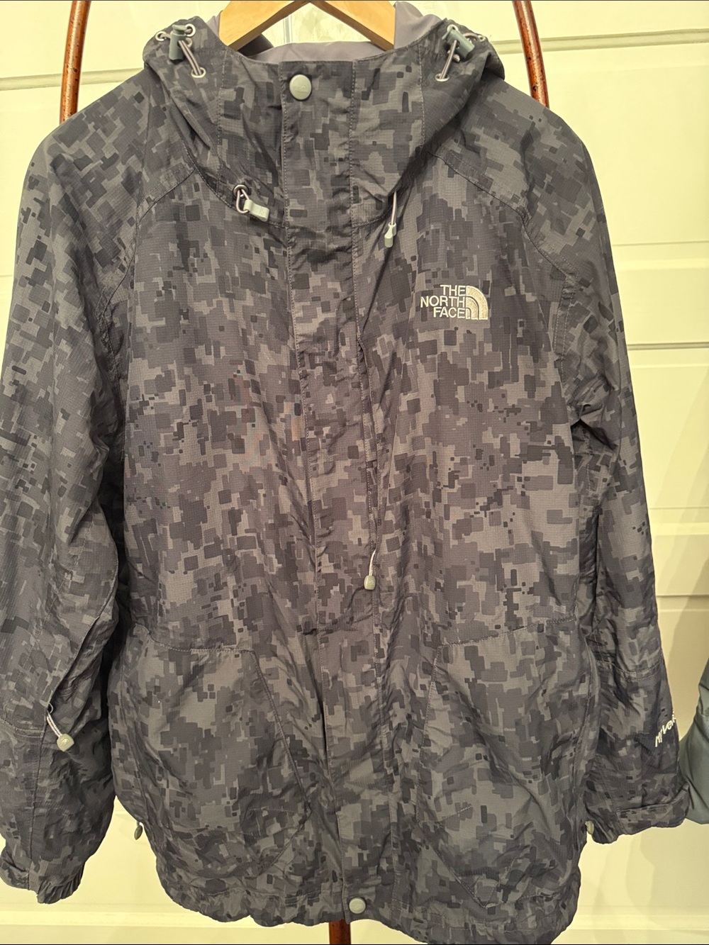 The North Face ski HyVent Digital Camo Hooded Rain Mens M Waterproof jacket coa